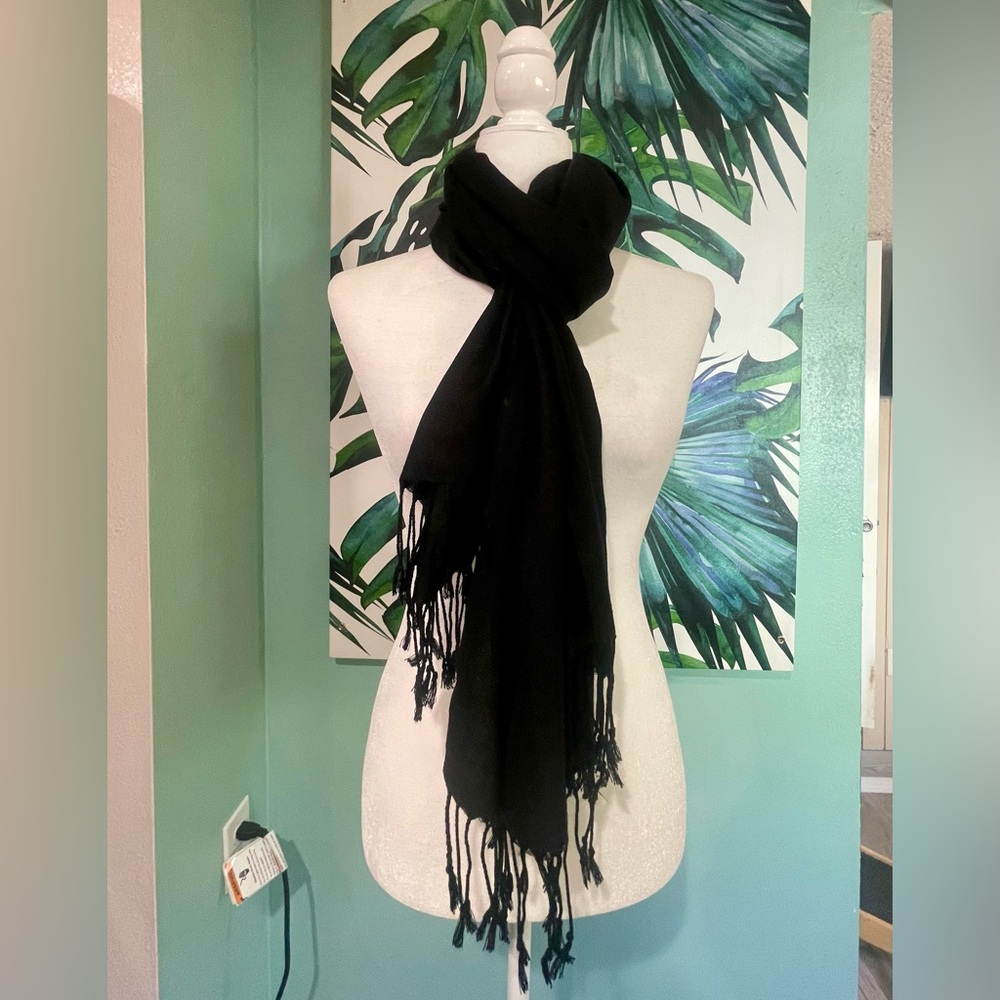 ☕️📓No Label Versatile Unisex Black Scarf👓🐦‍⬛